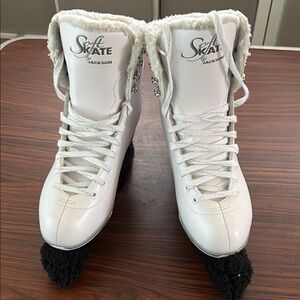 Jackson Ultima Women's SoftSkate Ice Skates 9